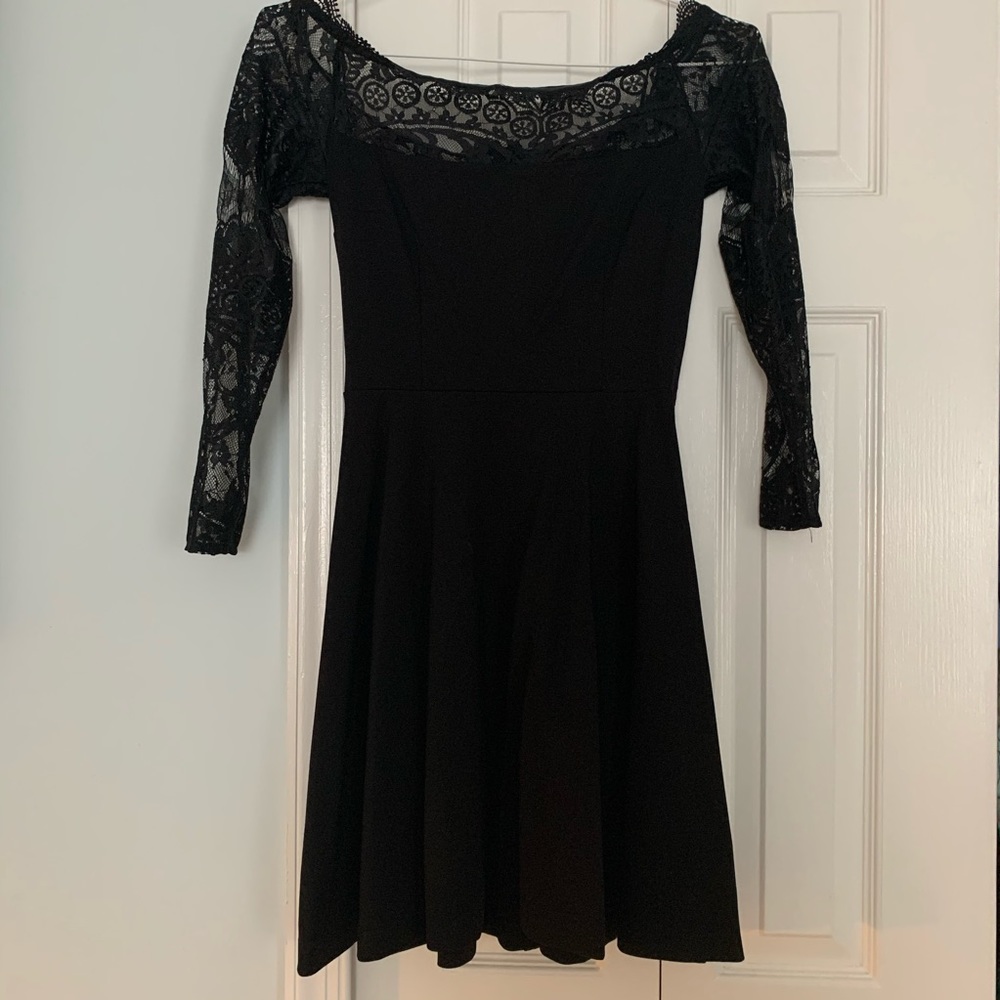 BB DAKOTA Off-the-shoulder lace dress